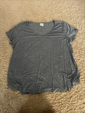 Soma Heathered Gray V-Neck Short Sleeve Tee (size medium)